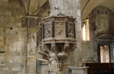 Interno del duomo di Carrara